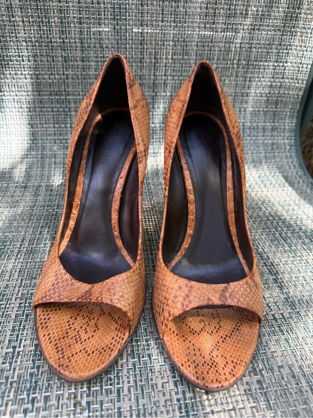 Women's Tan Snake-Print Peep-Toe Pumps